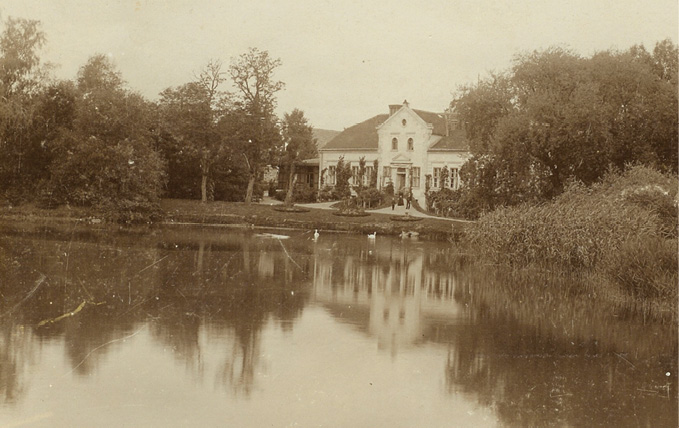 Herrenhaus vom Park 1899